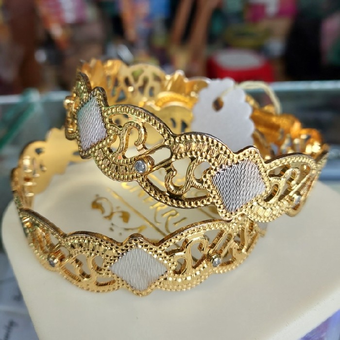Gold Bangle Bracelets & Cuff Bangle Designs For Women p3